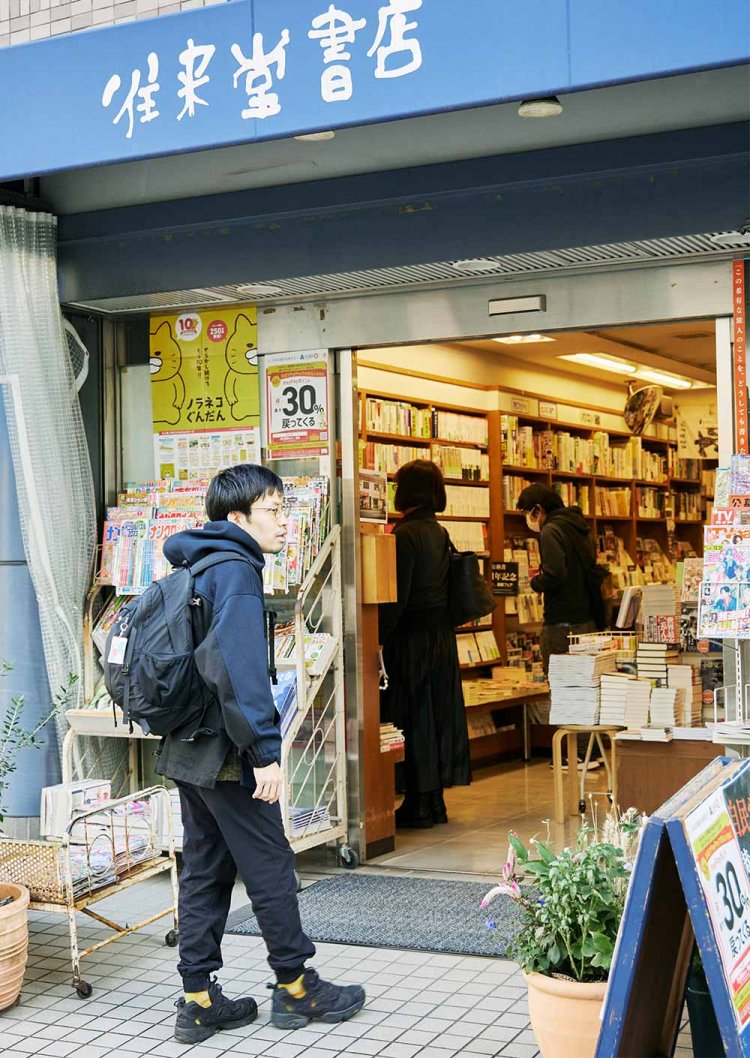 街の人が気軽に立ち寄る親しみやすい書店。