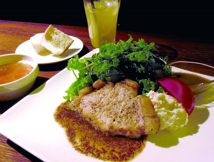 本日のお肉ランチ1000円。この日は豚ロース肉のソテー×ハニーマスタードソース。