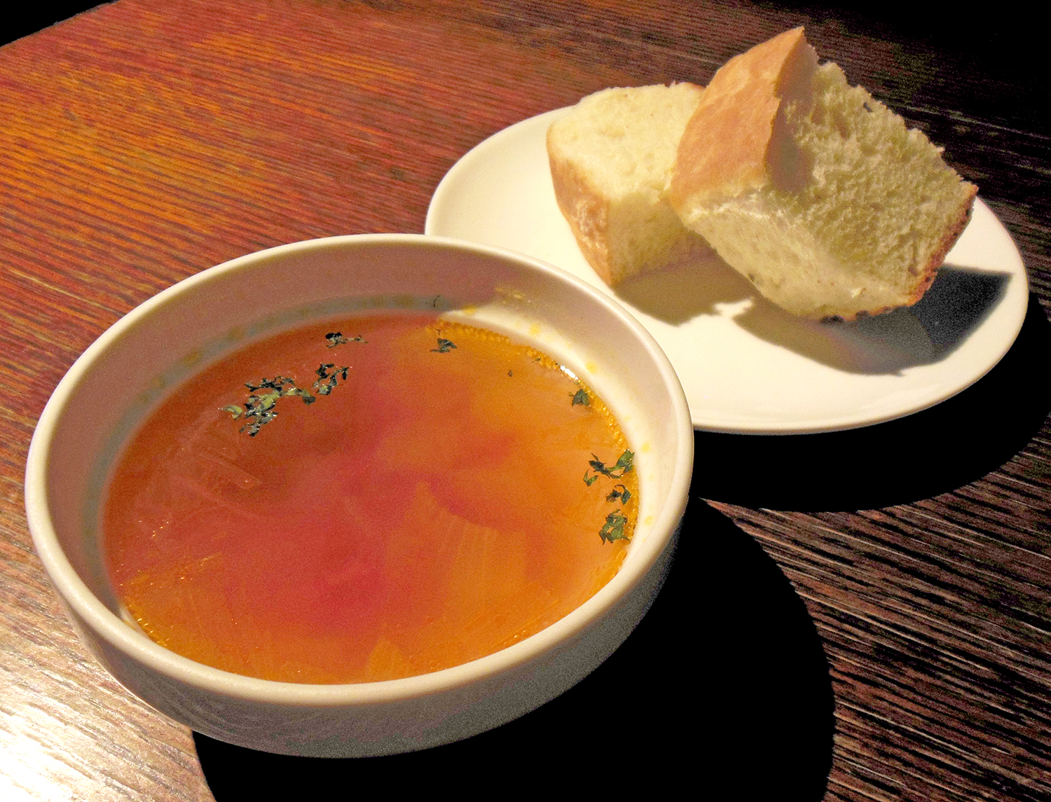 セットのランチスープは、大根入りのミネストローネ。具材にスープがしみしみで旨し。