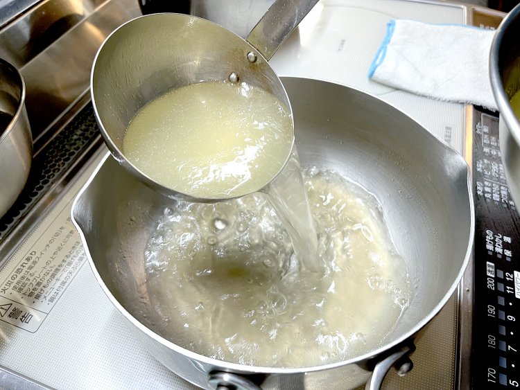 透き通った大山鶏の出汁。