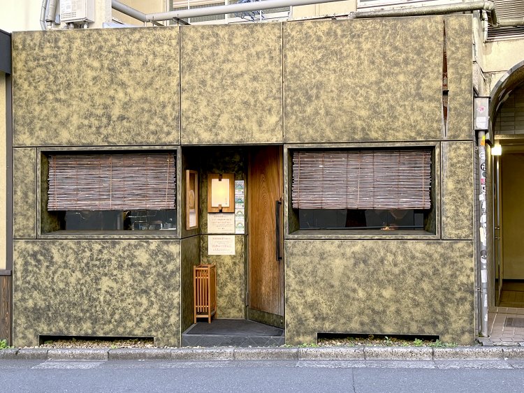 隠れ家的な店舗なので、うっかり通り過ぎてしまいそうになる。