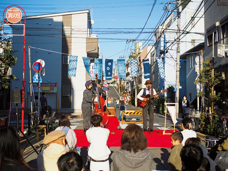 特設ステージではライブ演奏も。（撮影＝本誌編集部）