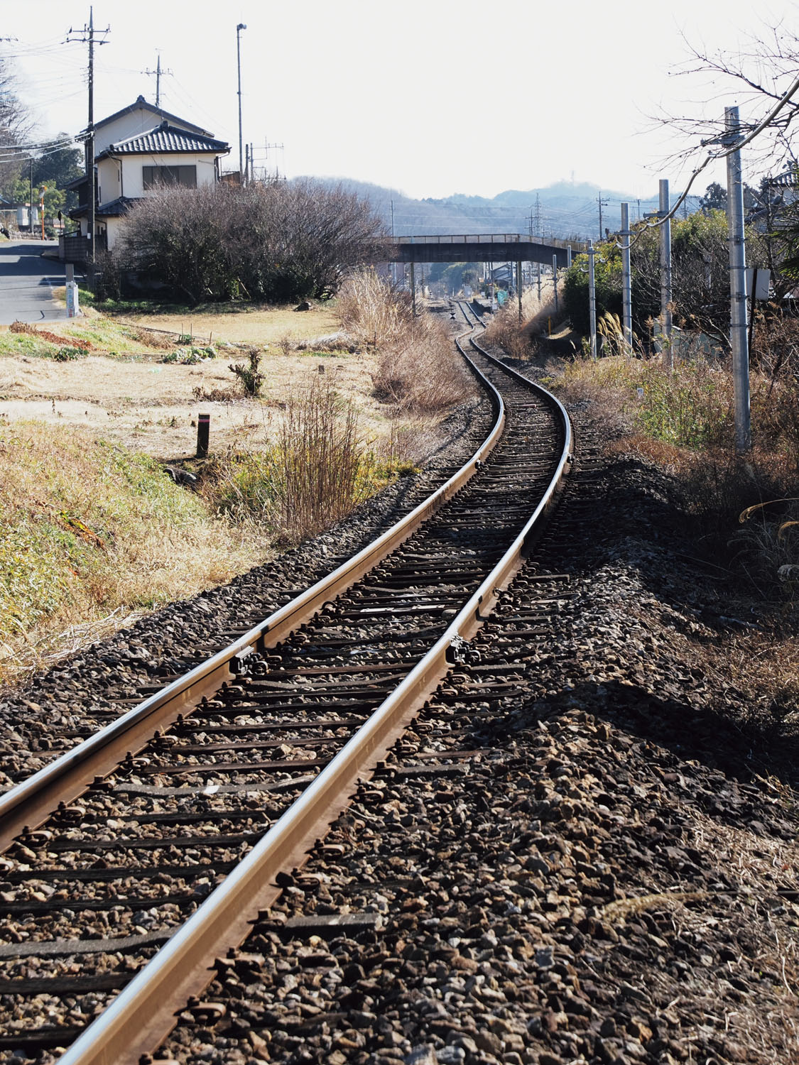 竹沢駅近くのJR八高線。線路は何度も見たが、走っている電車を見たことがない。八高線は１時間に１本程度の運行。