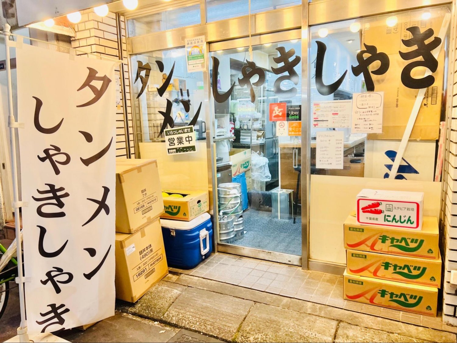 明るく入りやすい店先。