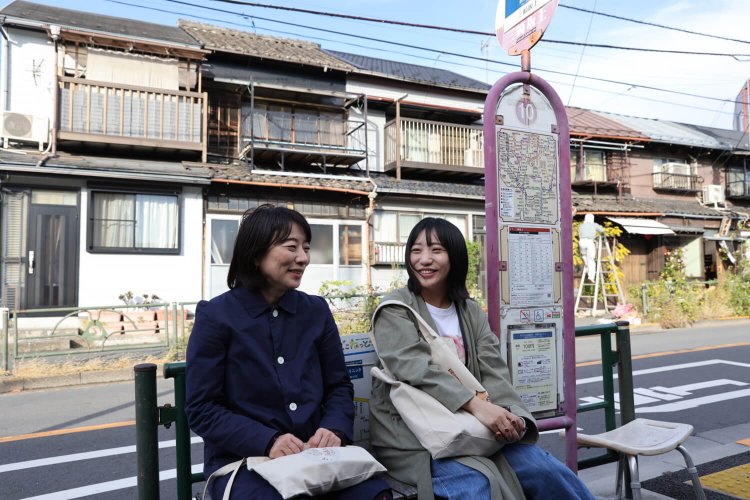 「谷根千は歴史を感じる道が多い」と、直子さん。三崎坂もそのひとつだ。