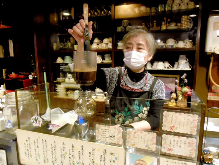 プレミアムブレンドは香り高くキレ味よし。オリジナルブレンドは濃厚でやわらかい苦味。ともにスッキリしていて美味！