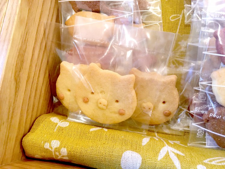 森のこぶた（クッキー）100円。これも店内で手作り。