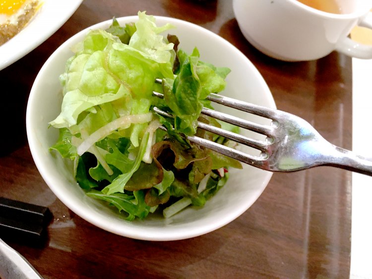 ミニサラダはなんとおかわり自由！