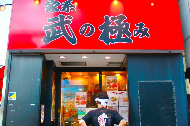 赤い看板が目立つので、見つけやすい！