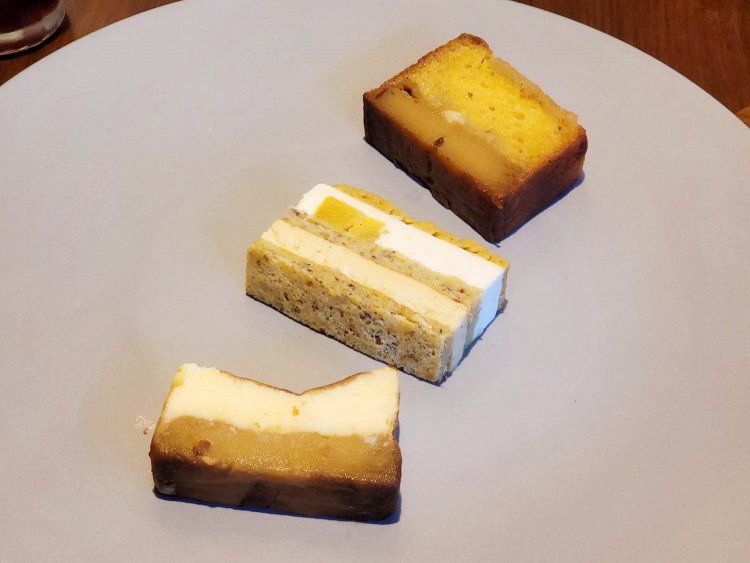 蜜芋スイーツの３種盛り1350円。※中目黒イートイン限定