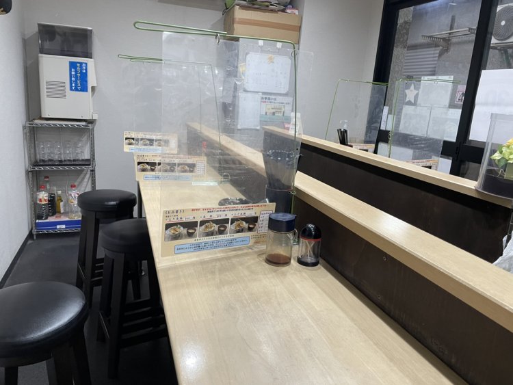 『はなぶさ』の店内。