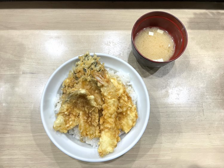 熱々のお味噌汁も一緒に。