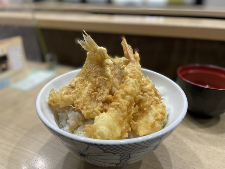 ボリューム満点な天丼850円。