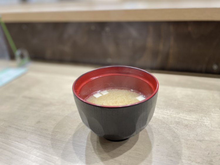 熱々の味噌汁。