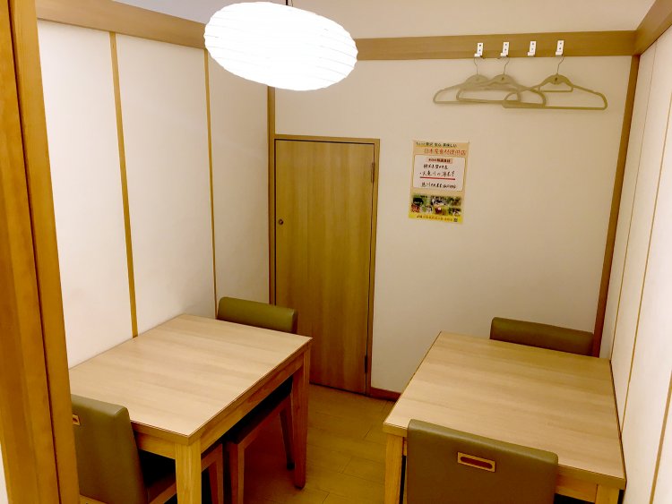 個室は仕切りを取れば10名以上でも利用できる。