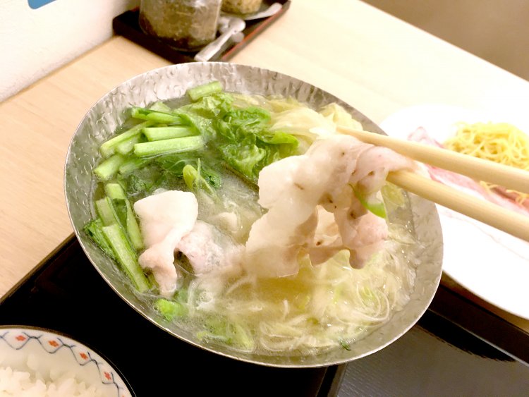 塩味のだしは、さっぱりとしているなかにもコクがある。