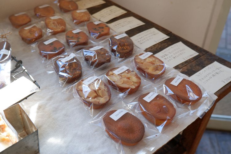 小判形のフィナンシェ。型選びから小笠原さんのこだわりが詰まっている。