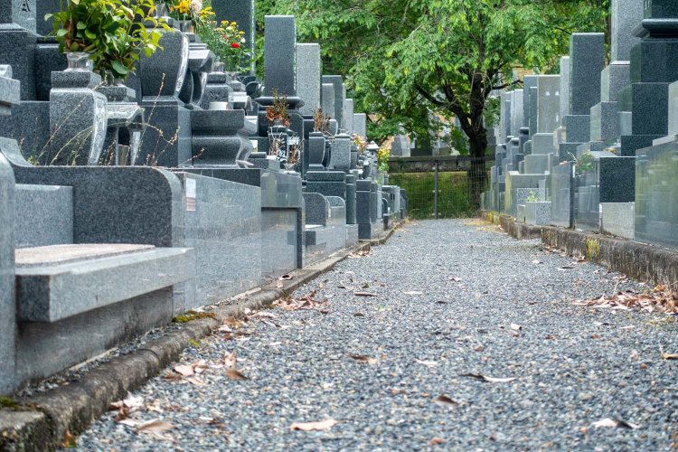 昭和の街を旅する_墓石