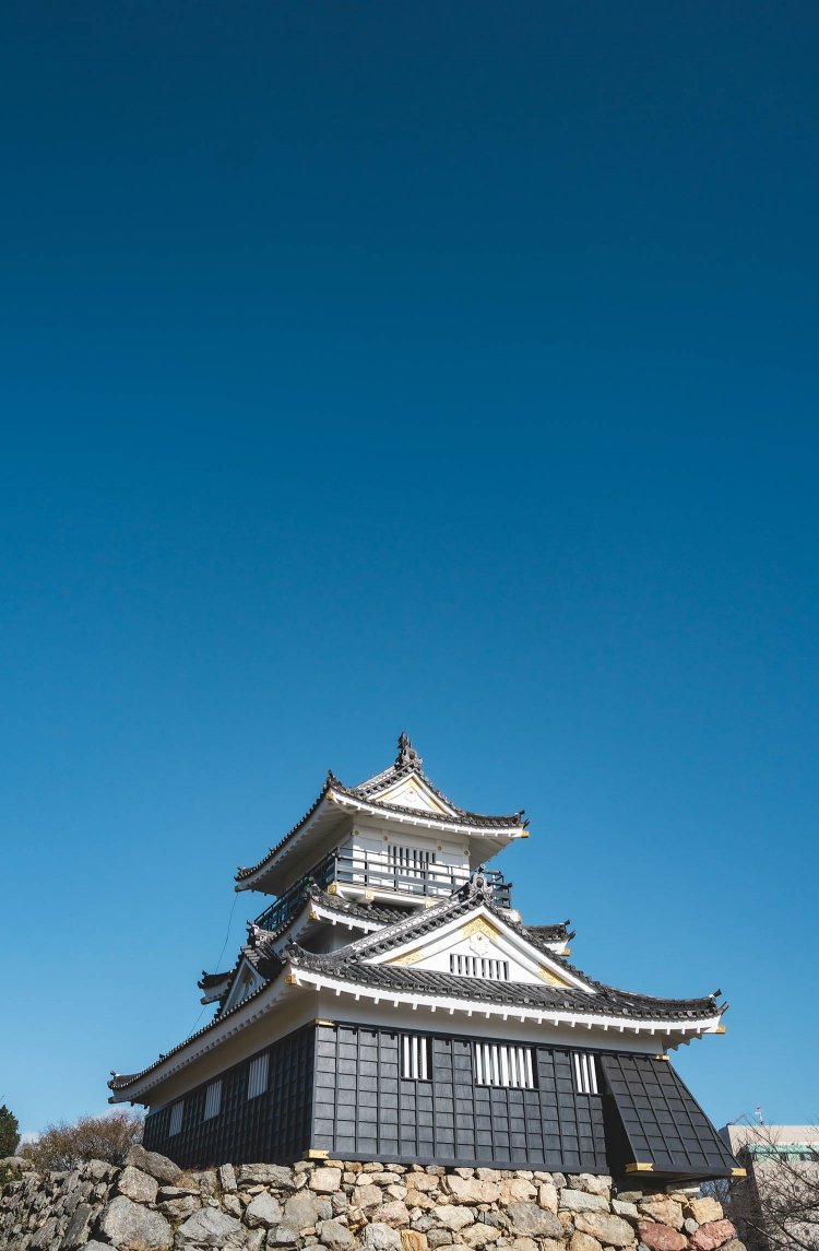 空の面積を大きくとって、天守に浮遊感をもたせた１枚。撮影／ちょりんた（＠chorinta）