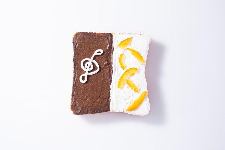 オレンジピール付きのおしゃれハーモニー200円はときどき登場。共に白いバタークリームが塗られる。