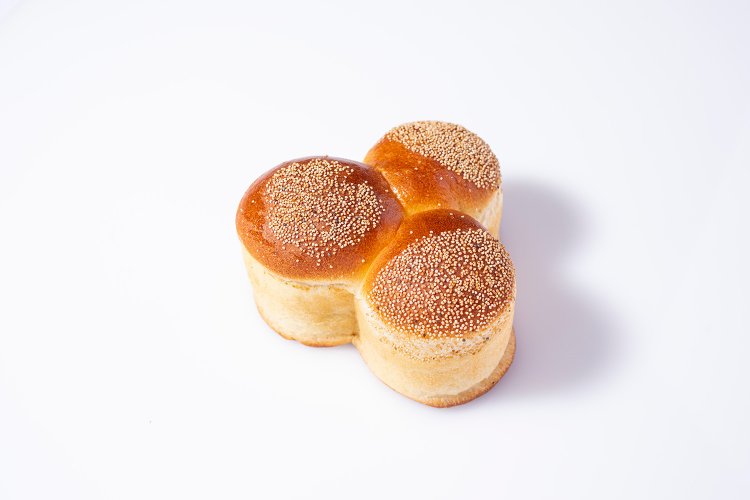 『ポエシー』の三色パン178円。