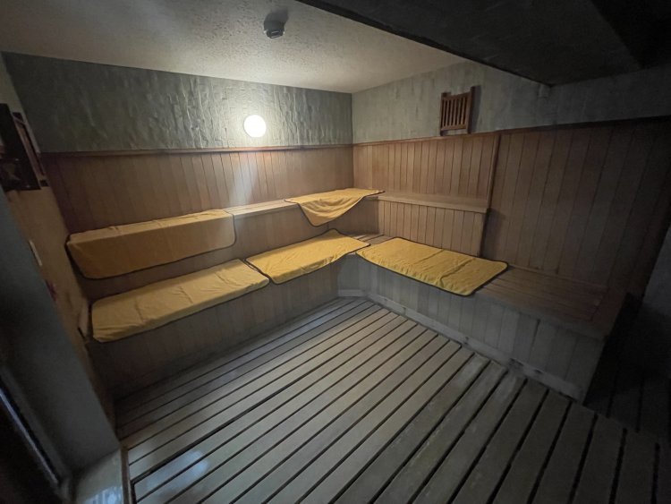 10人程が入れる大きめのサウナ。