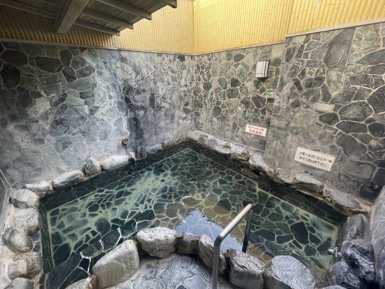お湯は温泉を使っている。