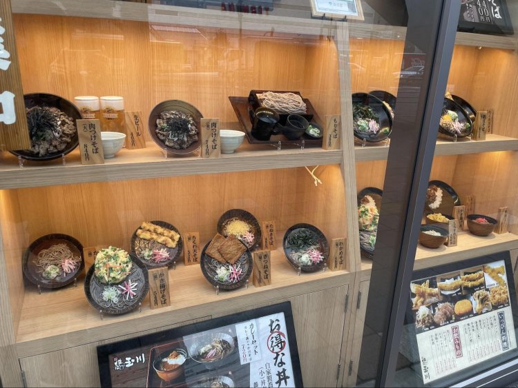 蕎麦は並・大盛・特盛から選べる。