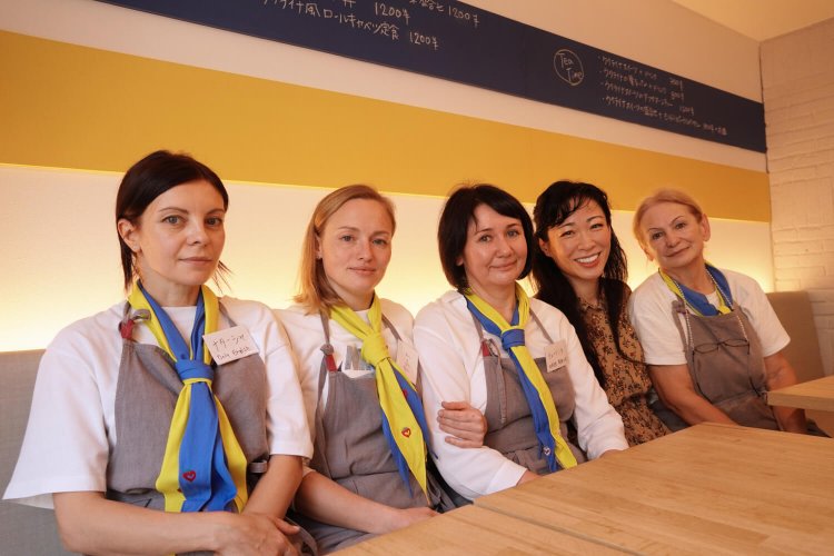 ウクライナ人のスタッフは全員が避難民。