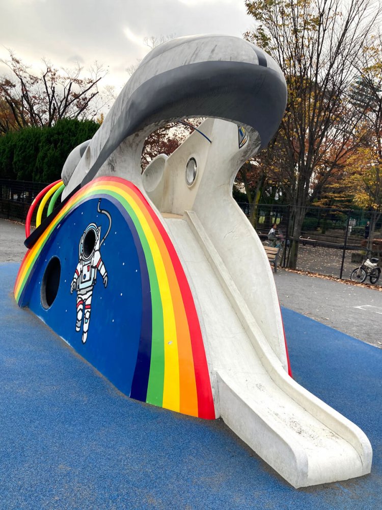 宇宙への憧れを感じさせる（萩中公園）。