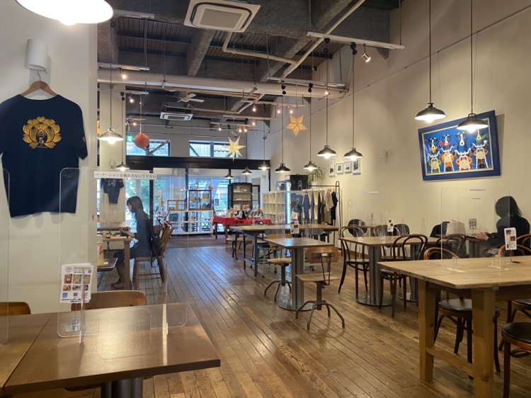 ゆとりのある店内。