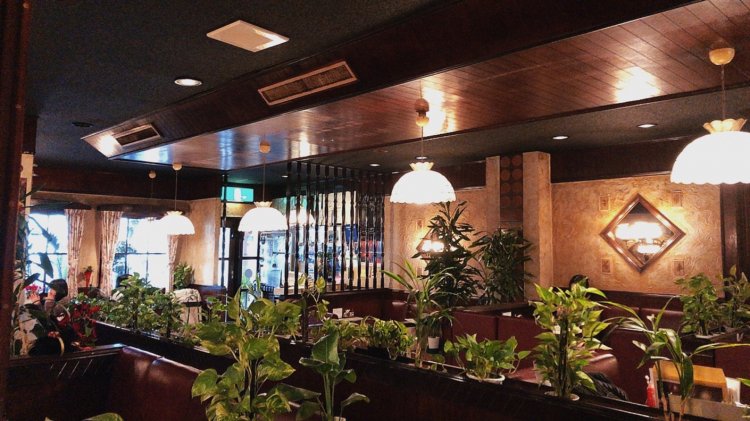 昭和の喫茶店を思いださせる店内。