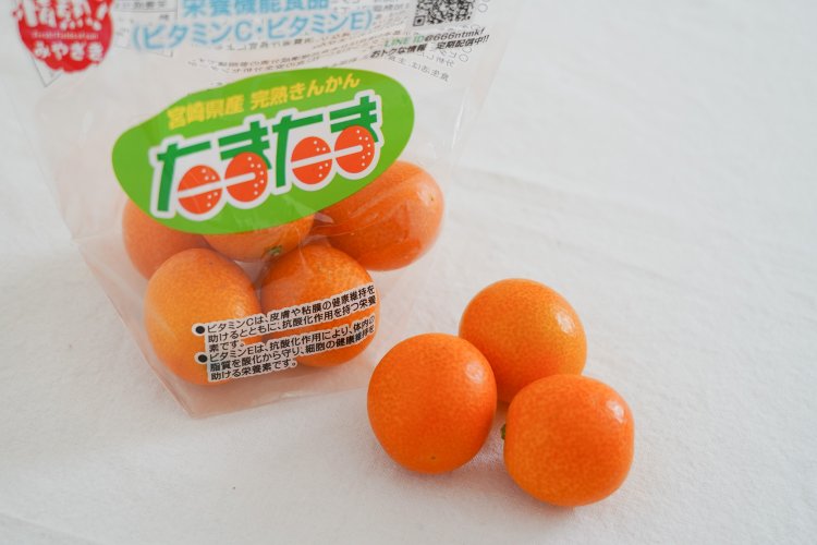 衝撃的なネーミングのきんかんたまたま。口に放り込むと甘みが溢れる
