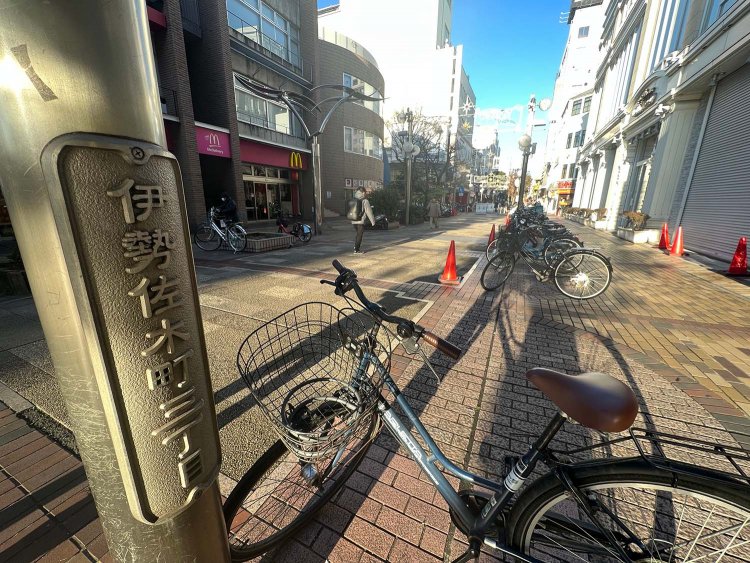 伊勢佐木町のメインストリートは現在、家族連れでにぎわう歩行者天国になっている。