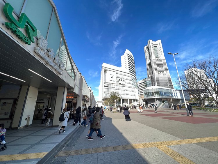 近年で激変した桜木町駅前から「みなとみらい」を望む。