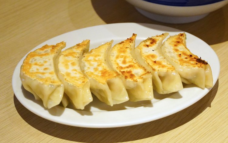 弾力のある厚めの皮の中には餡がたっぷり。