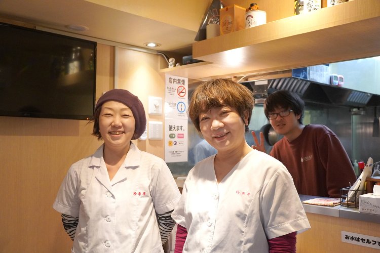 右が姉の恭子さん、左が妹の園江さん。