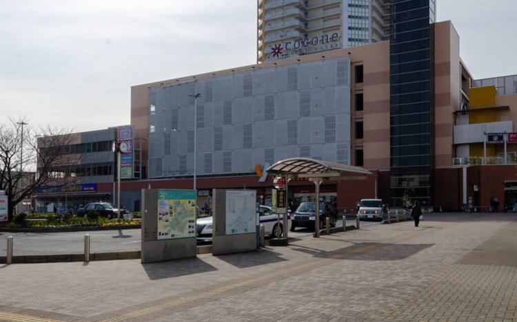 東武東上線「上福岡駅」西口前のココネ上福岡。平成18年（2006）開業の複合施設。