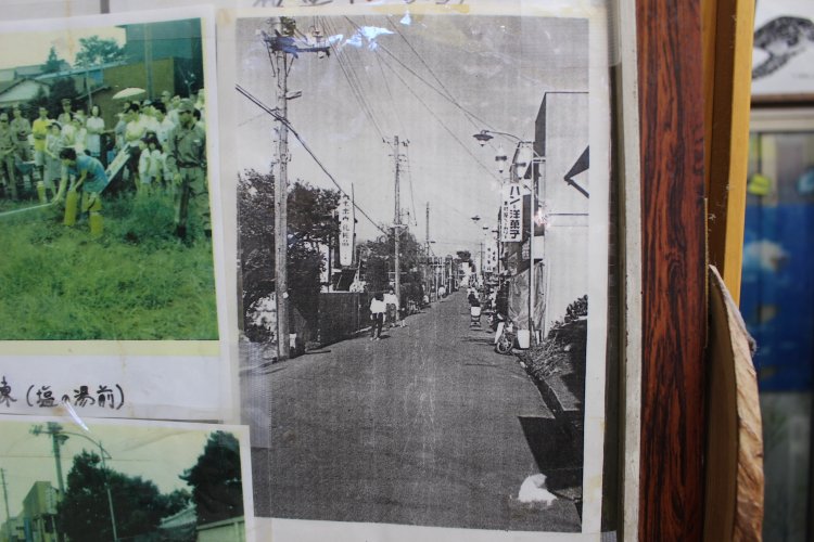 かつての粕谷区民センター通り。商店街ができ始めている。