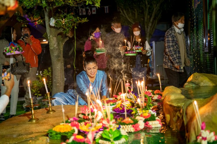 11月にはロイクラトン（タイの灯篭流し）のお祭りも。