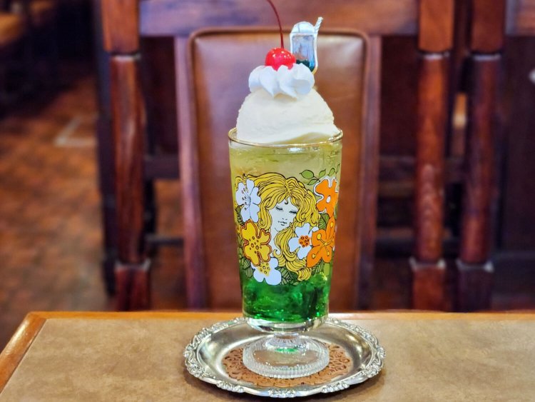 クリームソーダ グリーン 750円。