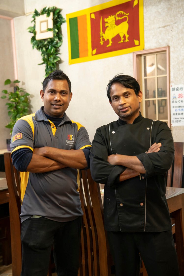 厨房をあずかるベテラン、ティッサさんとガヤさん。