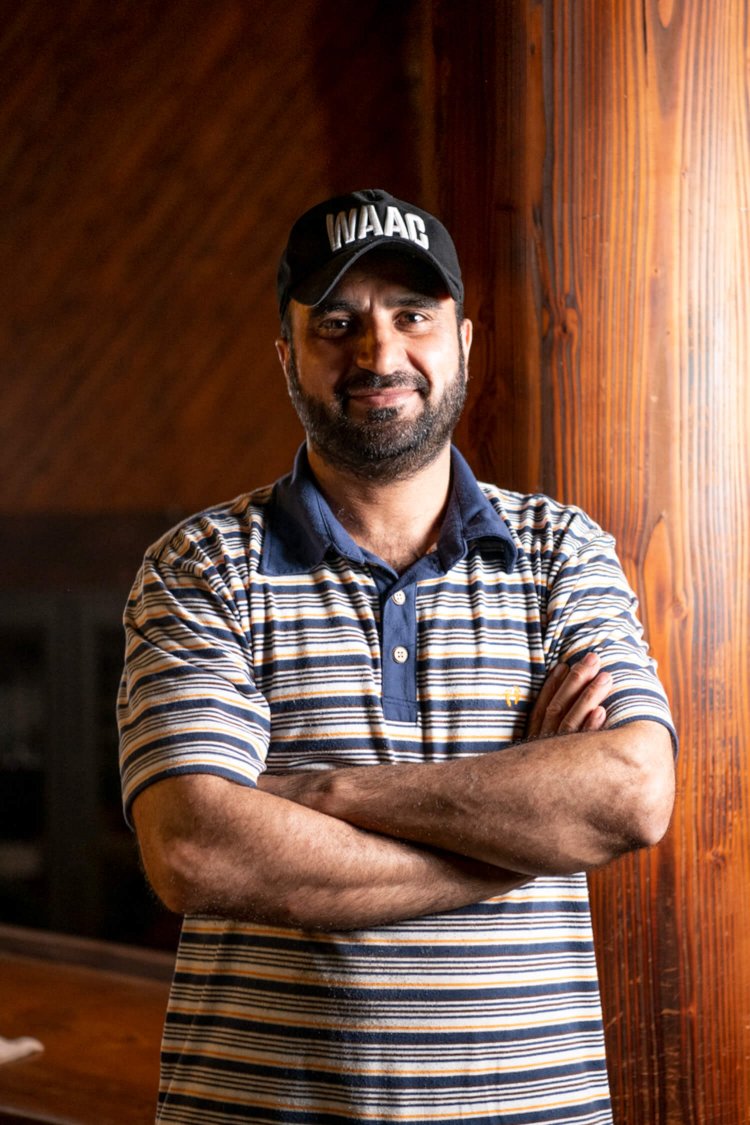 熟練のコックが腕を振るう。