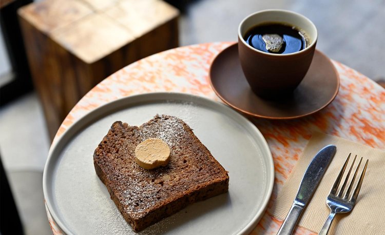 バナナブレッド550円、タップコーヒー350円。