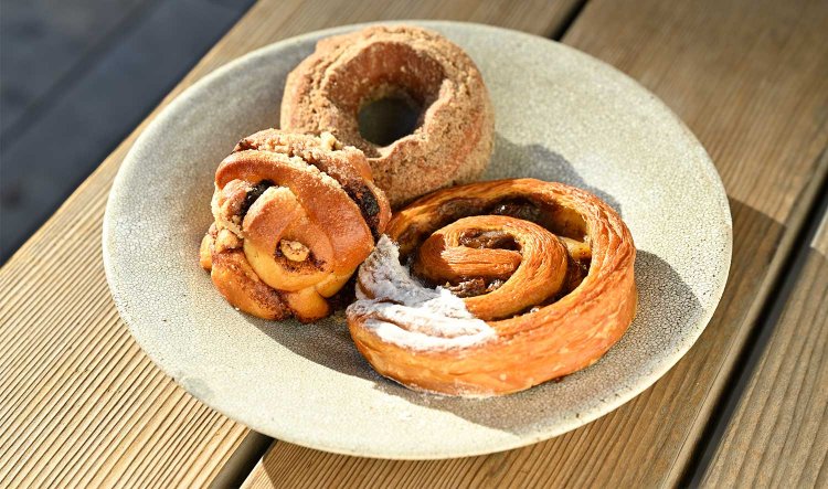 エスカルゴ380円、バブカ260円など。『Single O』のコーヒー豆を用いたパンは形を変えて今後も登場予定。