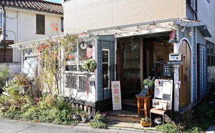 テラスや内装はDIY。