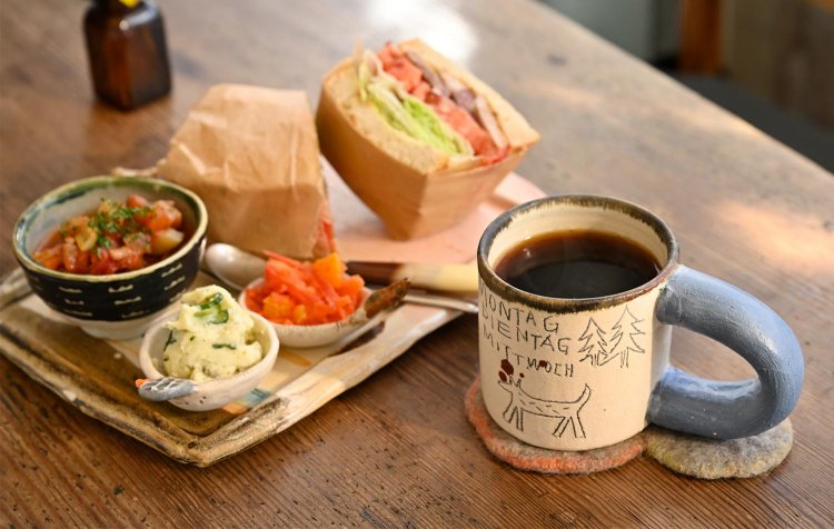 自家製ベーコンのBLTサンド1550円。ドリンク付き。