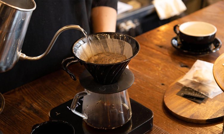 注文を受けてから豆を挽くドリップコーヒー500円。