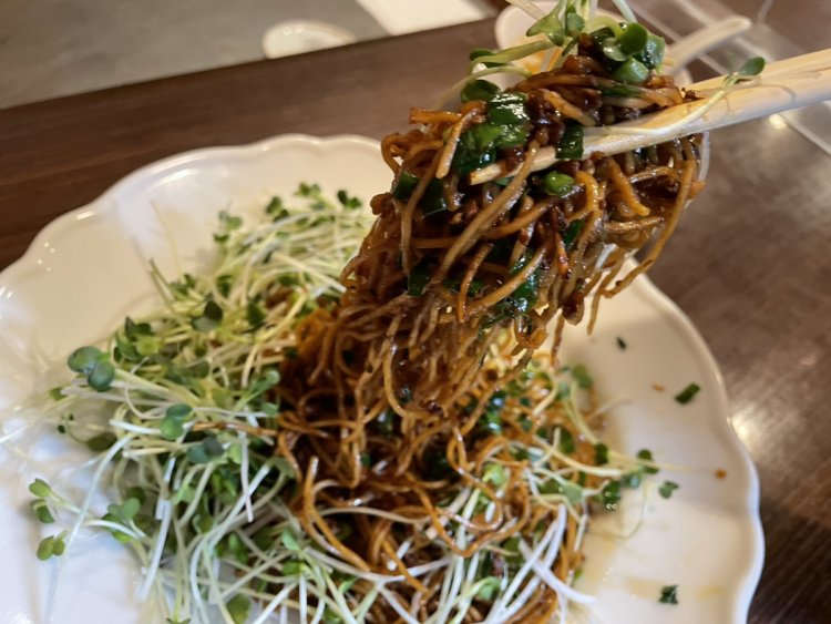 一気に麺を引き上げよう。