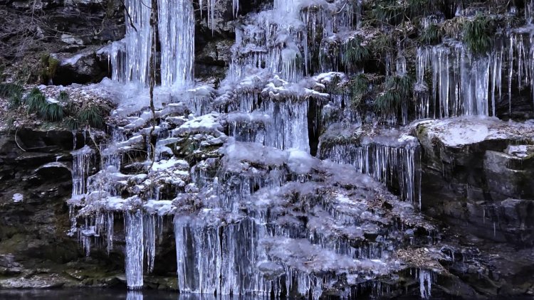 都心では見られない氷の絶景は見ていて飽きない。
